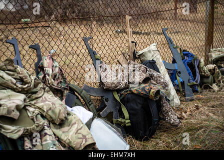 Kiev, Ucraina. Xv Mar, 2015. Mock-up pistole a centro di formazione "Patriot', Kiev, Ucraina. 15 marzo, 2015. Credito: Oleksandr Rupeta/Alamy Live News Foto Stock