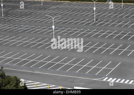 Parcheggio Vuoto Parcheggio Esterno Con Serratura Meccanica A Barriera  Parcheggio Riservato Metropolis Appartamento Città Con Parco Giochi E  Parcheggio Allaperto - Fotografie stock e altre immagini di Acciaio - iStock