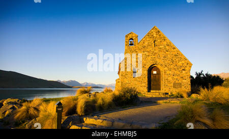 La Chiesa del Buon Pastore al tramonto, il Lago Tekapo, Isola del Sud, Nuova Zelanda Foto Stock