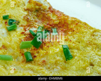 Masala frittata di stile indiano .famosa cucina di strada di Mumbai Foto Stock