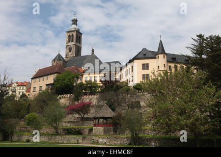 Saint James Chiesa e tribunale italiano in Kutna Hora, Repubblica Ceca. Foto Stock