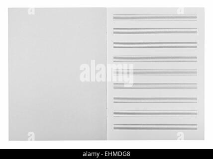 Fogli per le note musicali su sfondo bianco. Tracciato di ritaglio Foto Stock