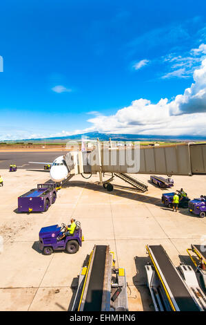 Kahului, HI, Stati Uniti d'America - 5 Settembre 2013: Hawaiian Airline Boeing 717-200 all'Aeroporto di Kahului in Maui, Hawaii. Hawaiian Airlines, Inc Foto Stock