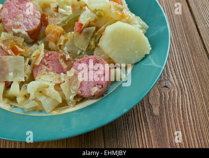 Oktoberfest stufato con salsicce e patate - prodotto tipico bavarese Germania Foto Stock