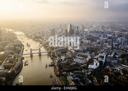 Vista aerea di Londra la città e il fiume, Inghilterra Foto Stock