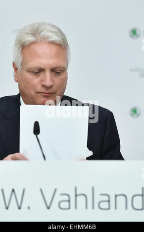 Mlada Boleslav, Repubblica Ceca. 16 marzo, 2015. Skoda auto CEO Winfried Vahland assiste annualmente una news conferenza a Mlada Boleslav, Repubblica Ceca Lunedì, 16 marzo 2015. Credito: Radek Petrasek/CTK foto/Alamy Live News Foto Stock