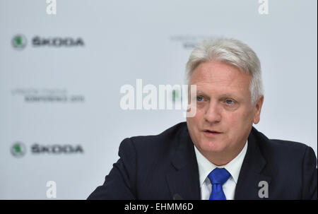 Mlada Boleslav, Repubblica Ceca. 16 marzo, 2015. Skoda auto CEO Winfried Vahland assiste annualmente una news conferenza a Mlada Boleslav, Repubblica Ceca Lunedì, 16 marzo 2015. Credito: Radek Petrasek/CTK foto/Alamy Live News Foto Stock