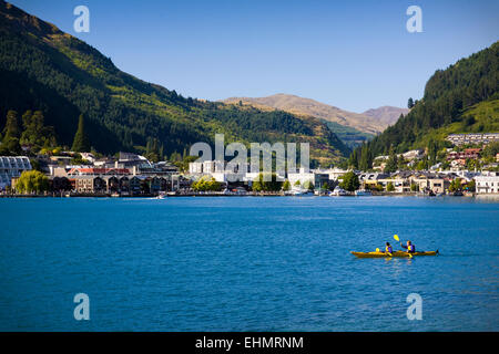 Una vista di Queenstown e il Lago Wakatipu sull'Isola Sud della Nuova Zelanda Foto Stock