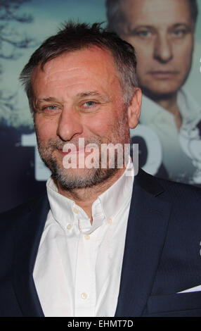 Monaco di Baviera, Germania. Xv Mar, 2015. L'attore svedese Michael Nyqvist arriva per uno screening esclusivo del thriller serie '100 Codice" in occasione del "Krimifestival' (lit. thriller festival) BMW World di Monaco di Baviera, Germania, 15 marzo 2015. "Codice 100' premier su Sky HD Atlantico il 19 marzo 2015. Il film è ambientato a Stoccolma e New York. Foto: Ursula Dueren/dpa/Alamy Live News Foto Stock