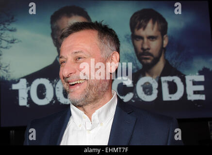 Monaco di Baviera, Germania. Xv Mar, 2015. L'attore svedese Michael Nyqvist arriva per uno screening esclusivo del thriller serie '100 Codice" in occasione del "Krimifestival' (lit. thriller festival) BMW World di Monaco di Baviera, Germania, 15 marzo 2015. "Codice 100' premier su Sky HD Atlantico il 19 marzo 2015. Il film è ambientato a Stoccolma e New York. Foto: Ursula Dueren/dpa/Alamy Live News Foto Stock