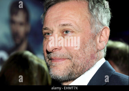 Monaco di Baviera, Germania. Xv Mar, 2015. L'attore svedese Michael Nyqvist arriva per uno screening esclusivo del thriller serie '100 Codice" in occasione del "Krimifestival' (lit. thriller festival) BMW World di Monaco di Baviera, Germania, 15 marzo 2015. "Codice 100' premier su Sky HD Atlantico il 19 marzo 2015. Il film è ambientato a Stoccolma e New York. Foto: Ursula Dueren/dpa/Alamy Live News Foto Stock