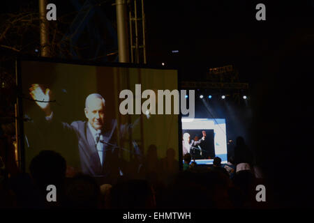 Tel Aviv, Israele. Il 15 marzo, 2015. Il Primo ministro Netanyahu ha affrontato il pubblico durante un raduno di partiti di destra due giorni prima delle elezioni in Tel Aviv. Credito: Laura Chiesa/Pacific Press/Alamy Live News Foto Stock