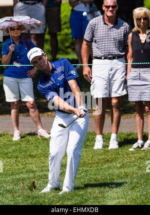 Palm Harbor, Florida, Stati Uniti d'America. Il 15 marzo, 2015. Kevin Streelman chips sul primo foro verde a Innisbrook Resort (Copperhead) in Palm Harbor FL. Credito: Cal Sport Media/Alamy Live News Foto Stock