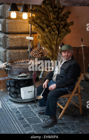 Roast-venditore di castagne, Roma, lazio, Italy. Foto Stock