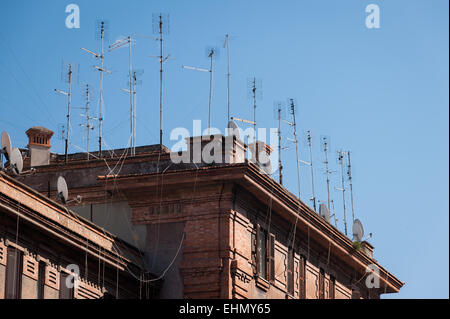 Antenne sui tetti degli edifici sul Lungotevere Testaccio, Roma, lazio, Italy. Foto Stock