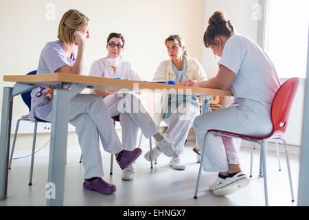 Riunione di infermiere, Angoulême ospedale, Francia. Foto Stock