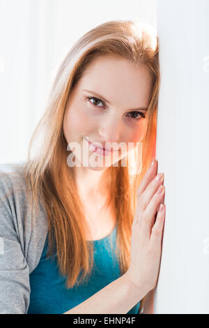 Ritratto di una giovane donna Foto Stock