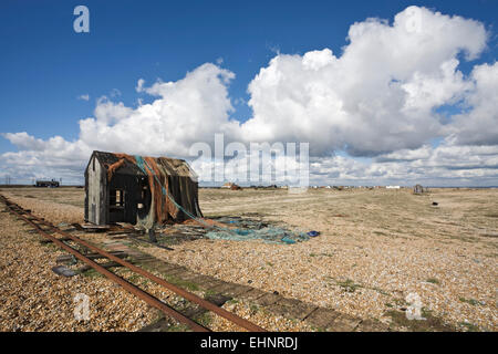 Capanna con reti da pesca,Dungeness, Kent, Inghilterra Foto Stock