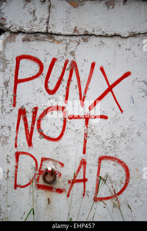 Un graffiti, dichiarando che "Punx non morti". Foto Stock