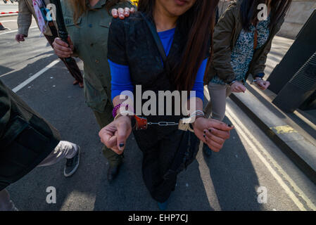 Marzo in solidarietà con il Tibet contro l occupazione cinese ha attratto centinaia di persone a Londra.Le autorità cinesi che occupa il Tibet dal 1950. 7 Mar, 2015. © Velar concedere/ZUMA filo/ZUMAPRESS.com/Alamy Live News Foto Stock