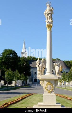 Colonna mariana sulla piazza principale di una città Foto Stock