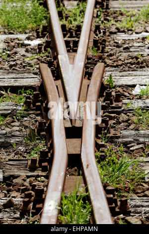 Rusty binario ferroviario attraversamento Foto Stock
