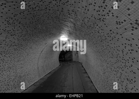 Tunnel pedonale Foto Stock