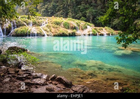 Semuc champay una naturale Aqua park in Guatemala Foto Stock