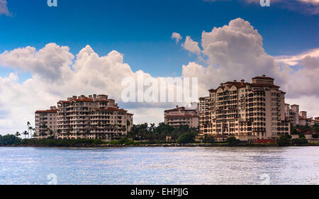 Fisher Island, visto da South Beach, Miami, Florida. Foto Stock