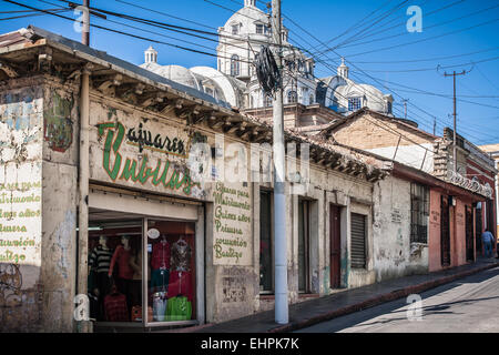 Xela city (anche knownas Quetzaltenango) street nel centro cittadino, la seconda più grande città del Guatemala Foto Stock