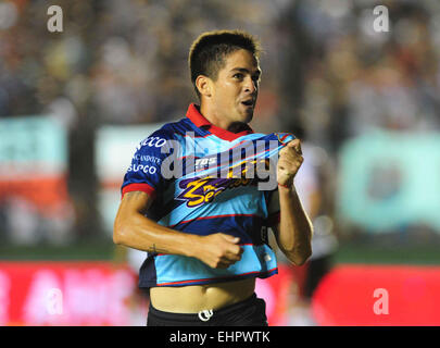 Buenos Aires, Argentina. 16 Mar, 2015. Arsenal de Sarandi's Damian Perez celebra il suo cliente durante la partita corrispondente alla prima divisione campionato di calcio argentino contro il River Plate, in Julio H. Gordona Stadium, a Buenos Aires, Argentina, il 16 marzo 2015. Credito: Maximiliano Luna/TELAM/Xinhua/Alamy Live News Foto Stock