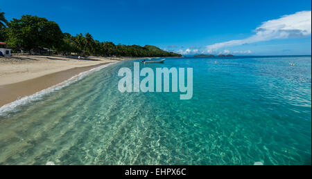 Dravuni Island si trova nelle isole Figi e è una cartolina perfetta isola tropicale con spiagge perfette e gente amichevole. Foto Stock