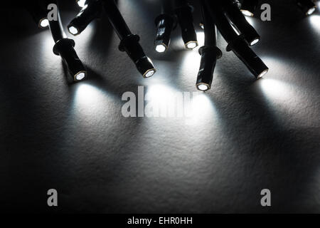 Mini luci estremità suggerimenti di glassfiber ottico ottica illuminazione di una piccola area di Spotlight con luce e ombra scura Foto Stock