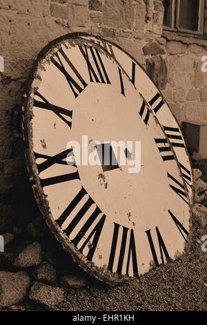 Compone una vecchia torre dell orologio a Quedlinburg Foto Stock