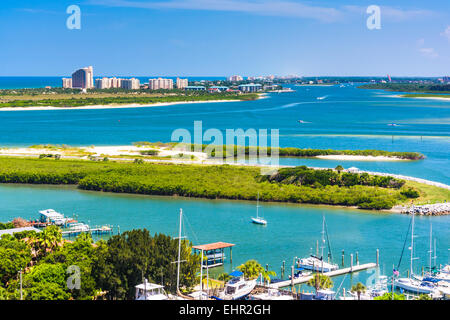 Vista di Ponce Inlet e New Smyrna Beach da Ponce de Leon ingresso faro, Florida. Foto Stock