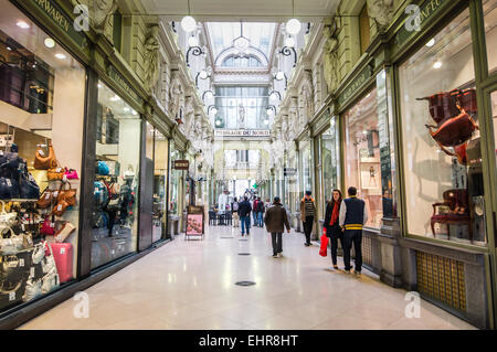 La bella coperta shopping arcade, Passage du Nord, a Bruxelles, in Belgio. Foto Stock