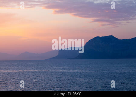 Tramonto sul Mar Tirreno, costa nord, Sicilia, Italia Foto Stock