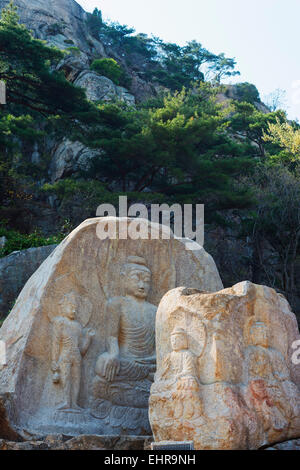 Asia, Repubblica di Corea, Corea del Sud, Gyeongsangbuk-do, Gyeongju, Mt Namsan Parco Nazionale, rocce scolpite immagine del Buddha, sito Unesco Foto Stock