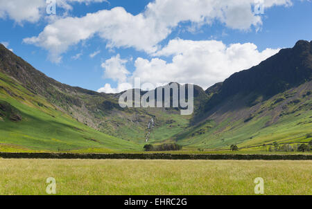 Lake District mountain view da Buttermere di Haystacks e Fleetwood Pike Foto Stock