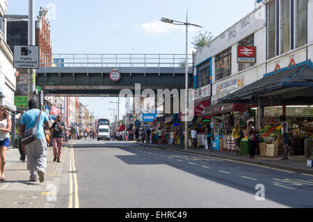 Negozi in Rye Lane, Peckham, Londra del sud. Foto Stock