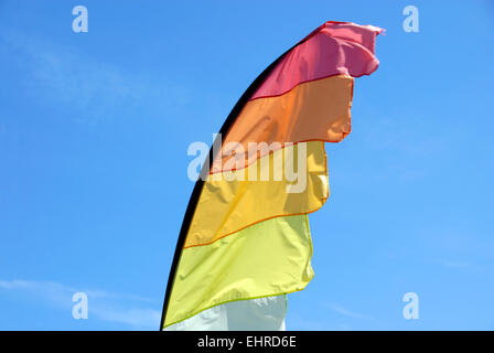 Multi-colore di bandiera al vento Foto Stock