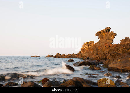 Asia, Repubblica di Corea, Corea del Sud, Jeju Island, Jeju City, Yongduam testa di drago rock Foto Stock