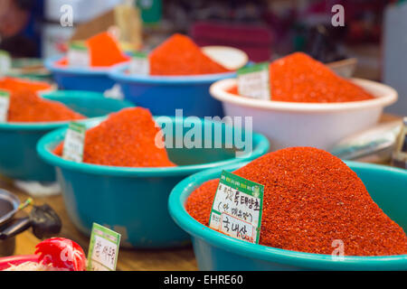 Asia, Repubblica di Corea, Corea del Sud, Jeju Island, Dongmun tradizionale mercato, spezie Foto Stock