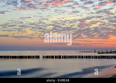 Spiaggia sulla costa polacca del Mar Baltico Foto Stock