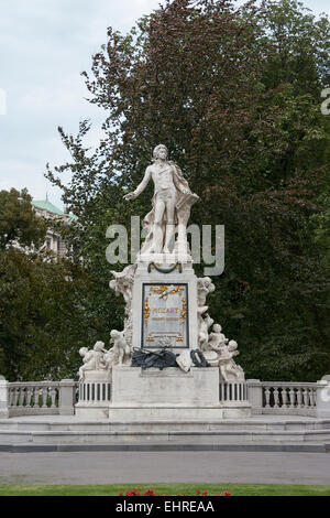 Statua di Mozart, Burggarten, Vienna Foto Stock