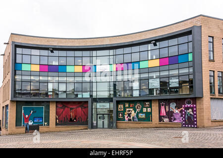 Torri di Hamilton con il nuovo Collegio Lanarkshire in Town Square Castle Street Hamilton South Lanarkshire Scozia Scotland Foto Stock