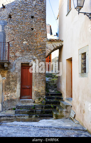 Montalbano Elicona, strade e Palazzo Vecchio, Sicilia Foto Stock