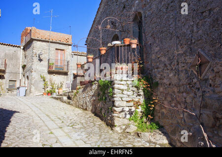 Montalbano Elicona, strade e Palazzo Vecchio, Sicilia Foto Stock