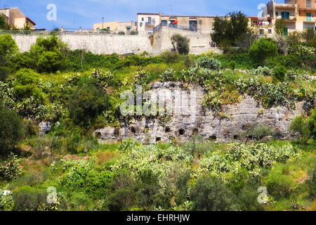 Le tombe preistoriche in rocce di Ragusa Hybla, Sicilia Foto Stock