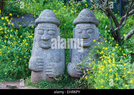 Asia, Repubblica di Corea, Corea del Sud, Jeju Island, Seogwipo city, Dol hareubang (harubang) protezione e furtility statua Foto Stock